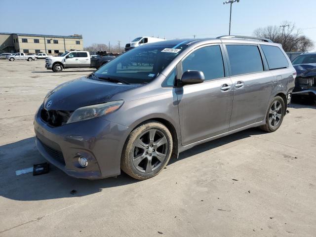 5TDXZ3DC0HS784828 2017 TOYOTA SIENNA - Image 1