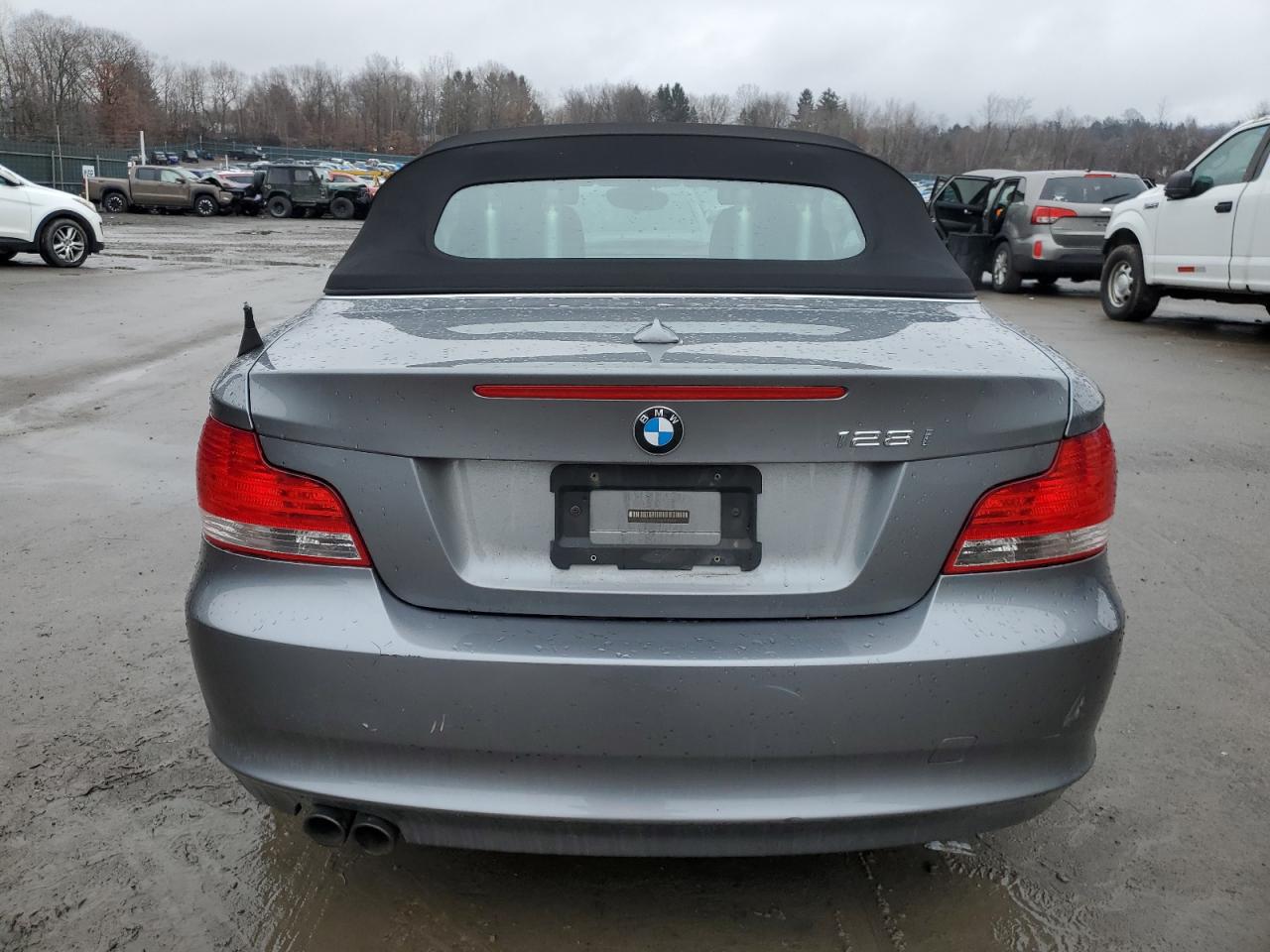 WBAUN1C5XBVH83298 2011 BMW 128 I