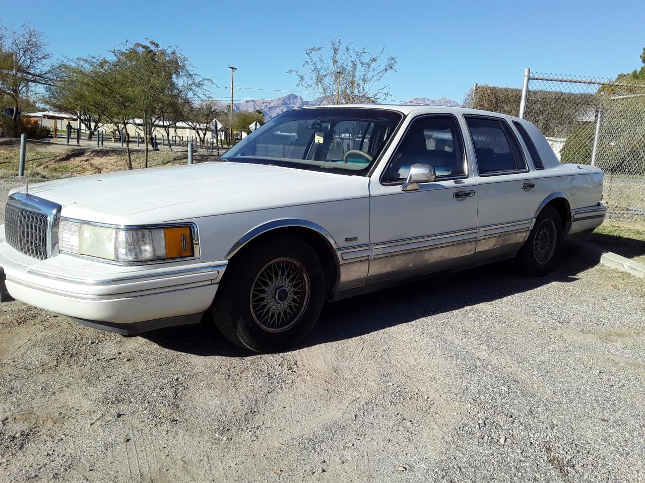 1lnlm82w5py743570 1LNLM82W5PY743570 1993 Lincoln Town Car Signature