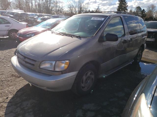 1999 Toyota Sienna LE