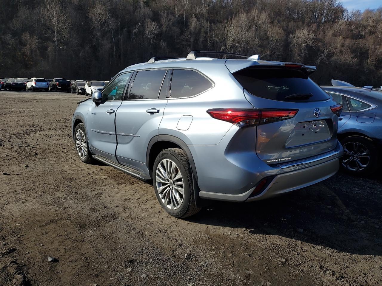 VIN: 5TDEBRCH7MS028922 2021 TOYOTA HIGHLANDER