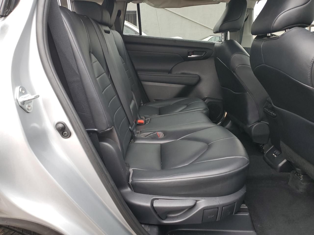 5TDHZRBH9MS541860 2021 Toyota Highlander Xle