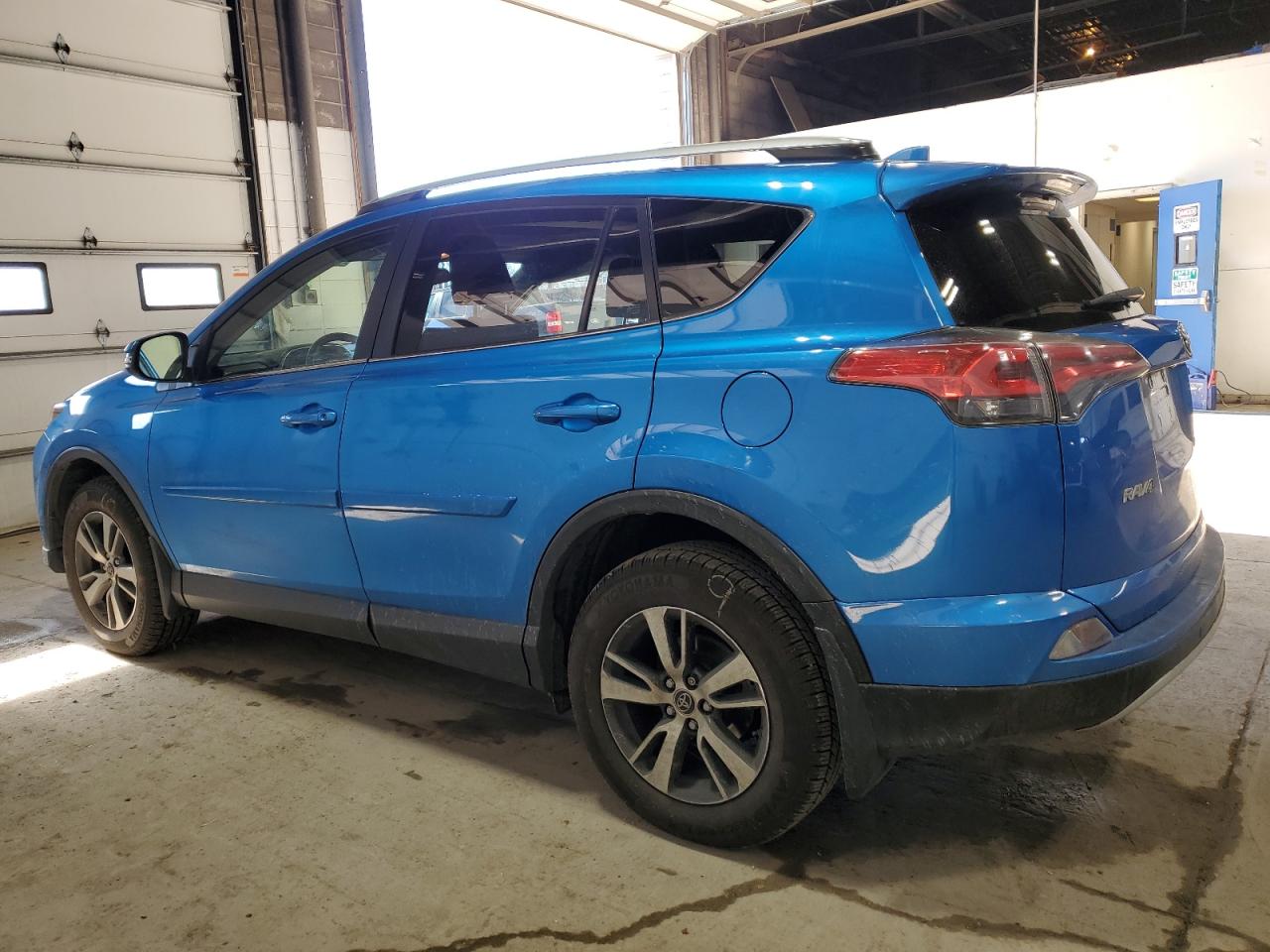 JTMRFREV6JD251081 TOYOTA RAV4 2018