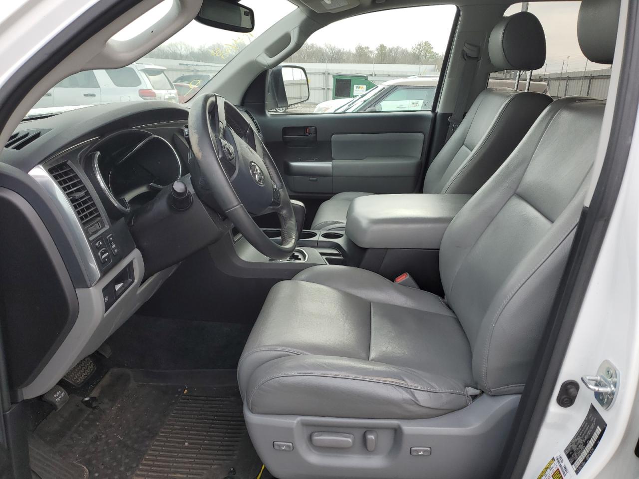 5tdzy5g19js071675 5TDZY5G19JS071675 2018 Toyota Sequoia Sr5