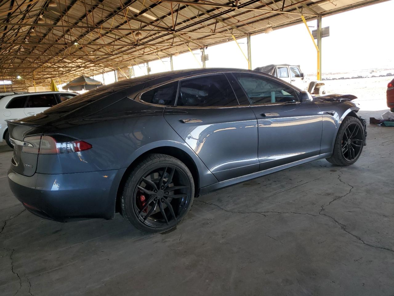 5YJSA1E44JF261349 2018 Tesla Model S