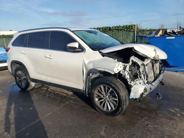 VIN 5TDKZRFH3KS327895 2019 Toyota Highlander, SE no.4