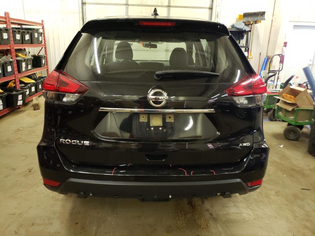 JN8AT2MV4HW282556 NISSAN ROGUE 2017