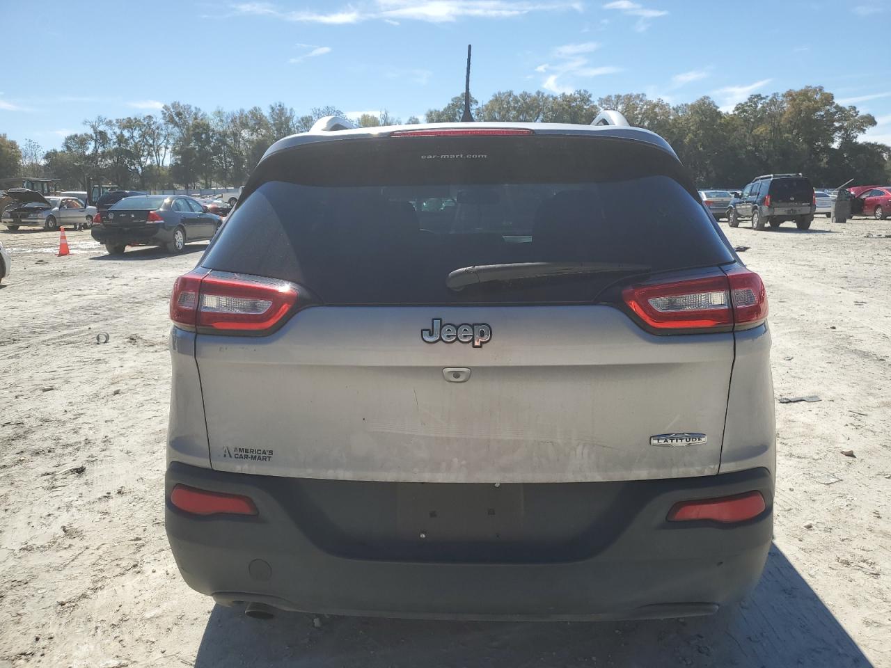 2018 Jeep Cherokee Latitude vin: 1C4PJLCB8JD511119