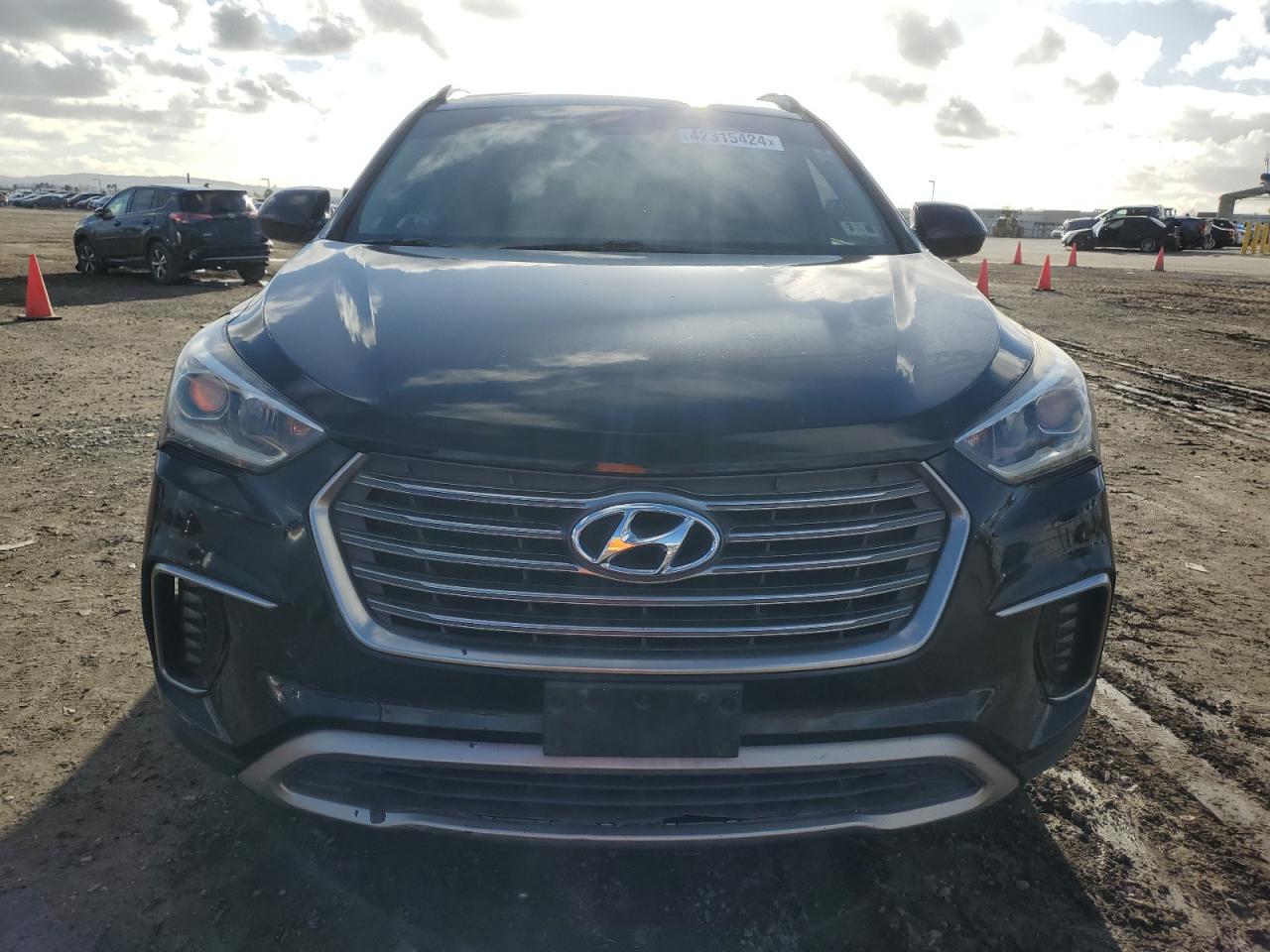 KM8SM4HF9HU183167 2017 Hyundai Santa Fe Se