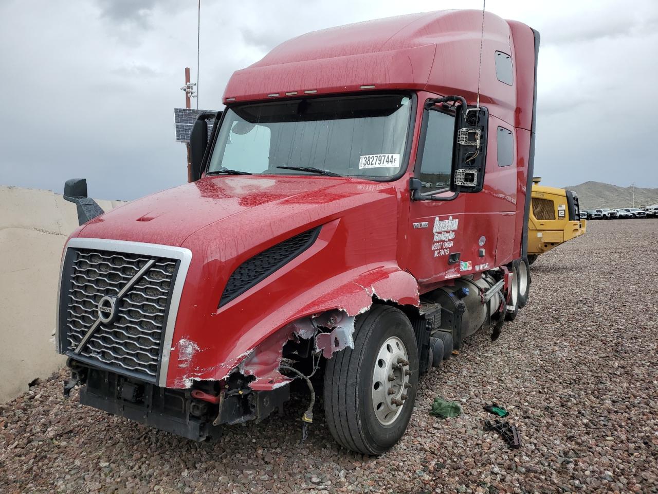 Lot #2886120105 2019 VOLVO VN VNL