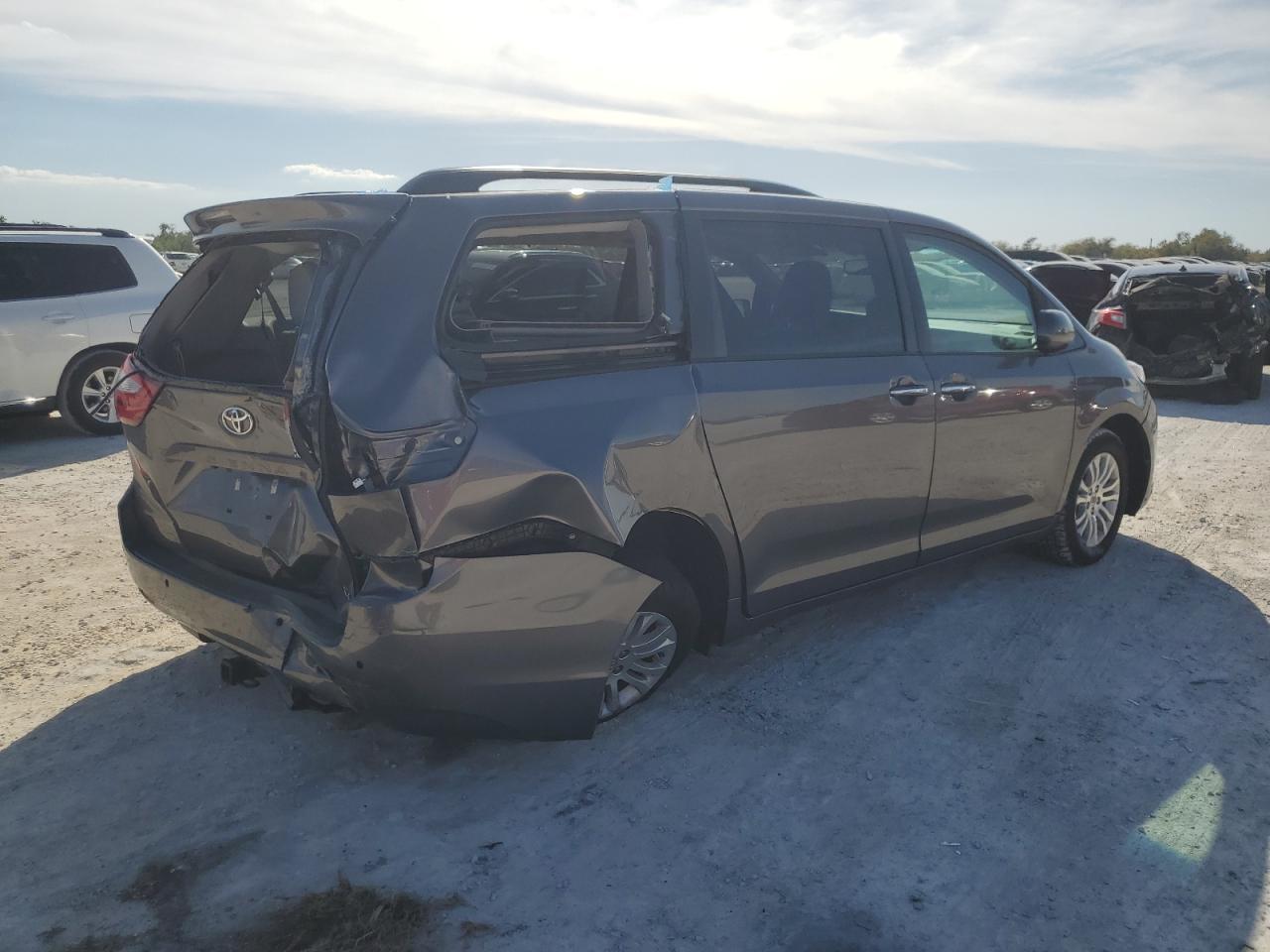 5TDYZ3DC3HS899444 TOYOTA All Models 2017