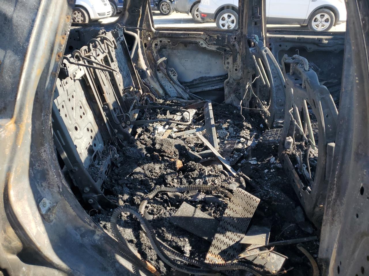 1J4RR6GG5BC560403 2011 Jeep Grand Cherokee Overland