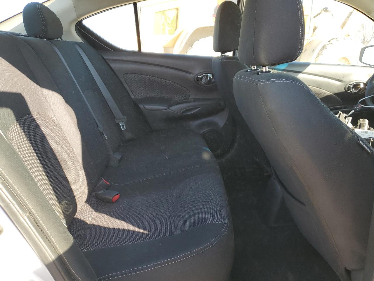 VIN: 3N1CN7AP4KL871396 2019 NISSAN VERSA
