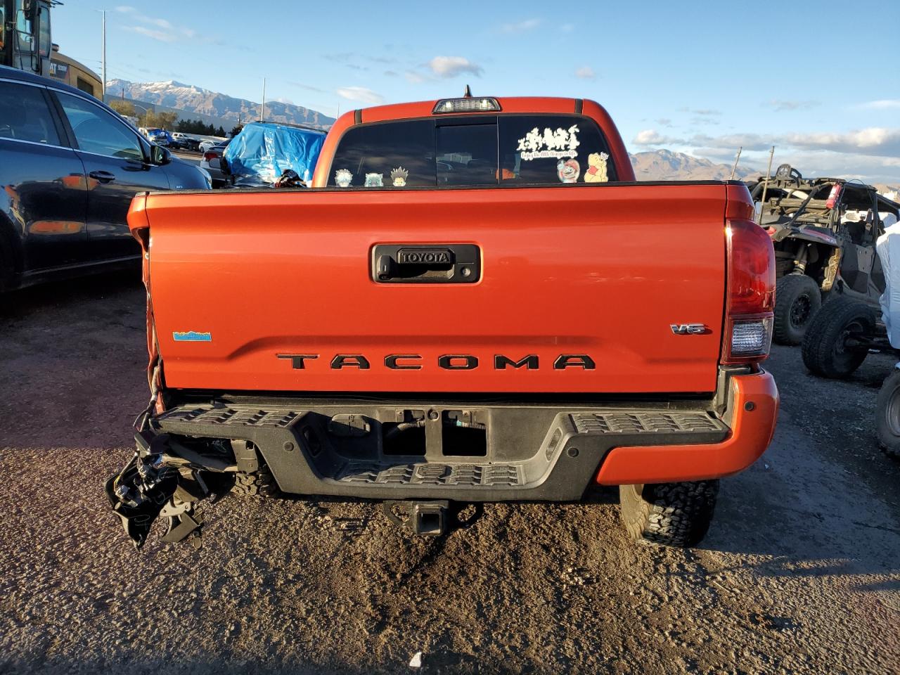 3TMAZ5CN3JM068094 TOYOTA TACOMA 2018