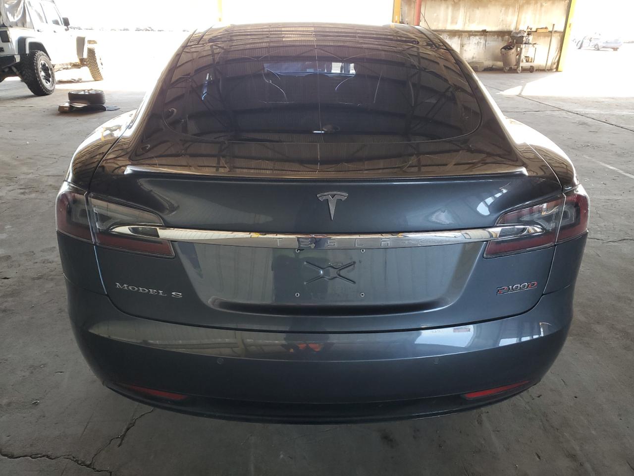 5YJSA1E44JF261349 2018 Tesla Model S