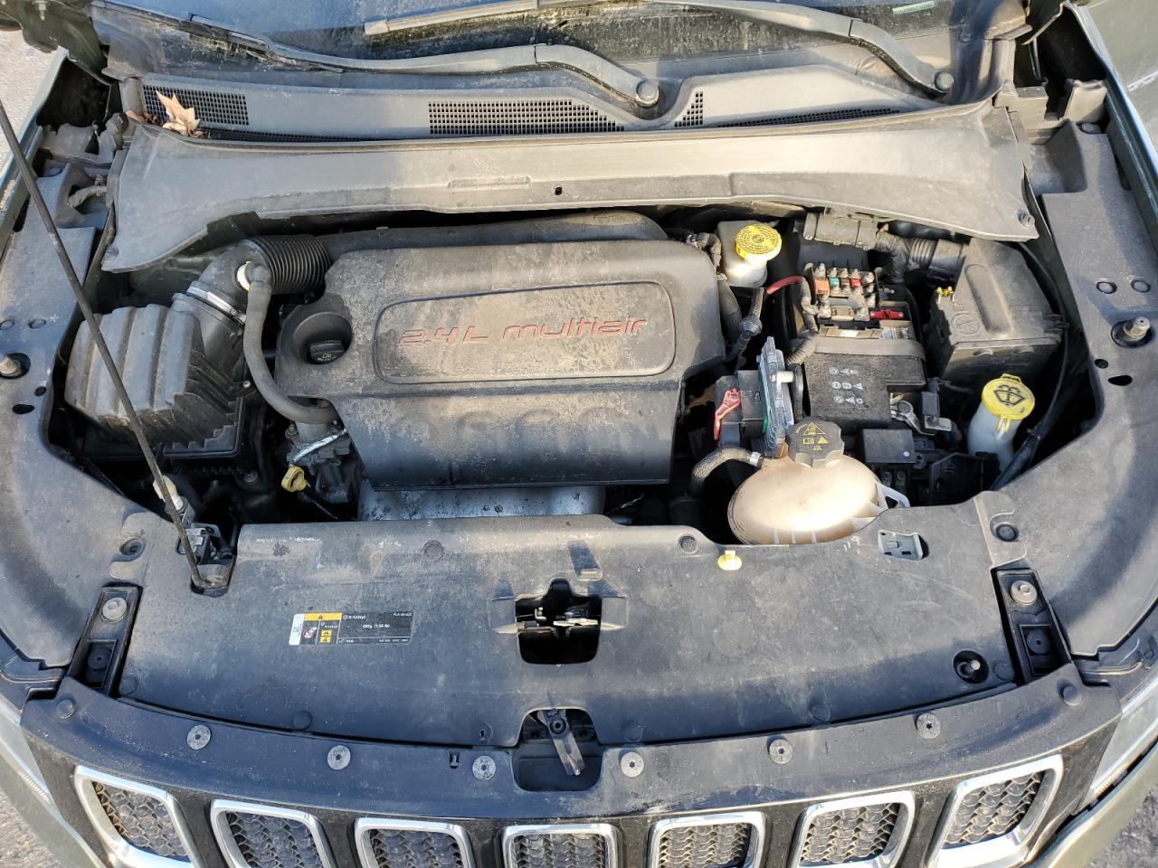 3C4NJDBB8JT142593 2018 Jeep Compass Latitude