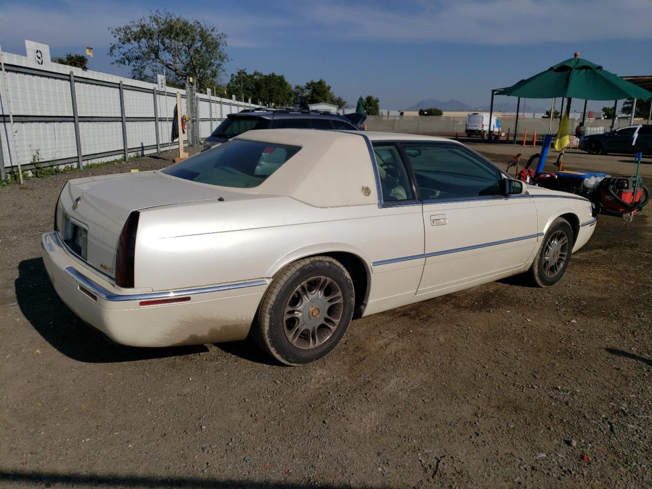 1G6EL12Y9YB704478 2000 Cadillac Eldorado Esc