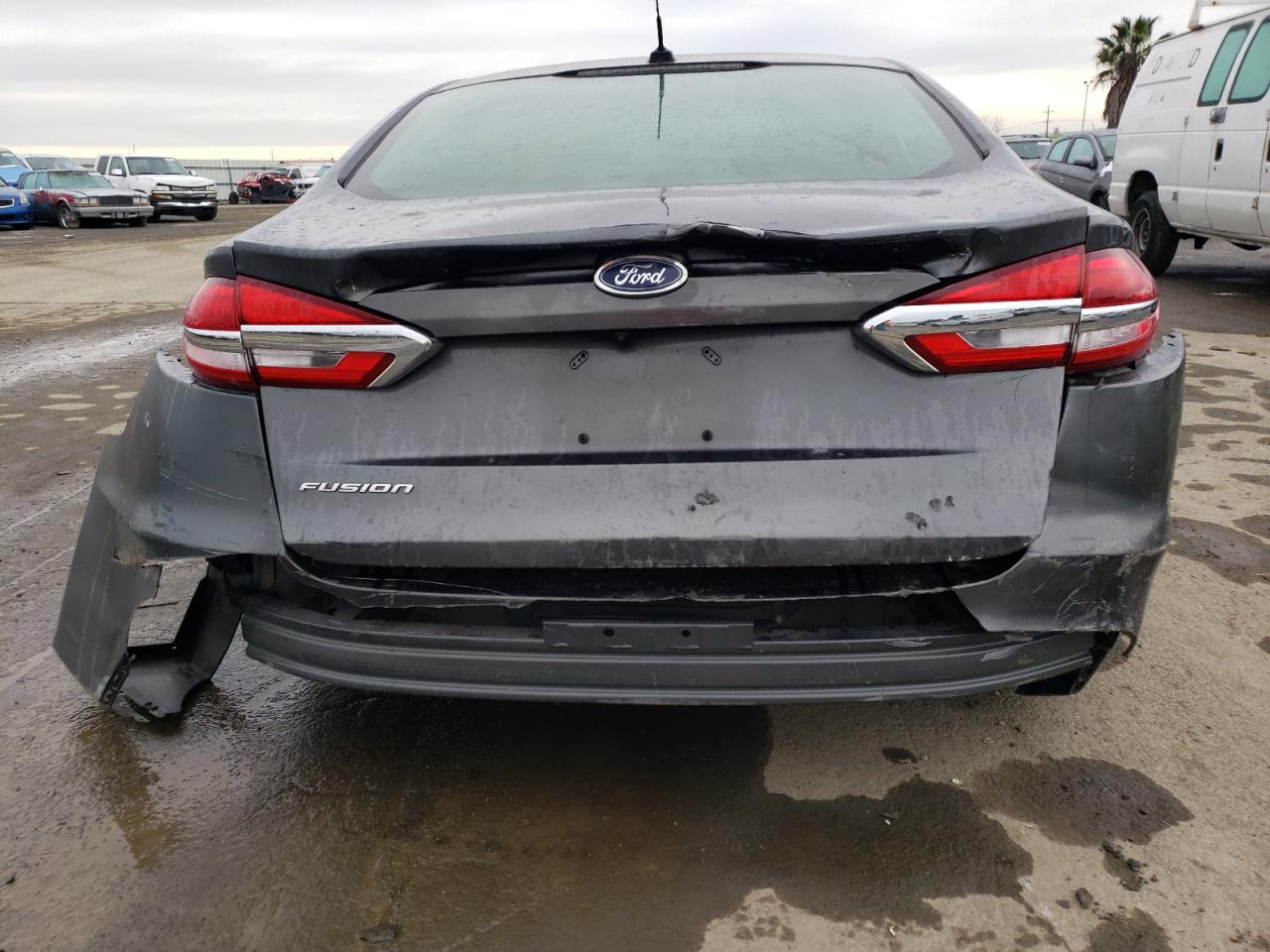 2019 Ford Fusion S vin: 3FA6P0G7XKR284657