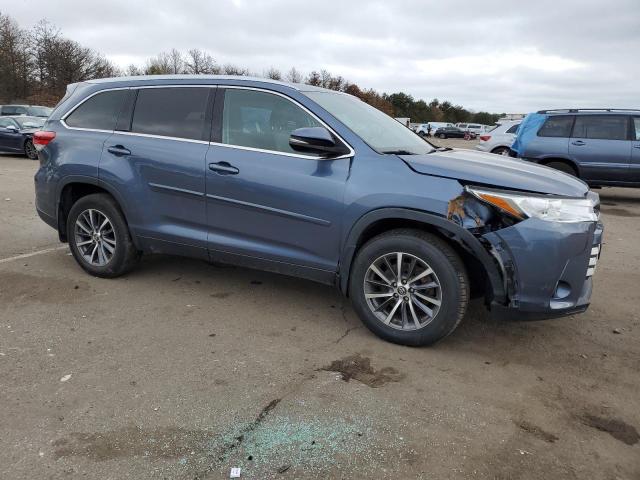 VIN 5TDJZRFH7KS738258 2019 Toyota Highlander, SE no.4