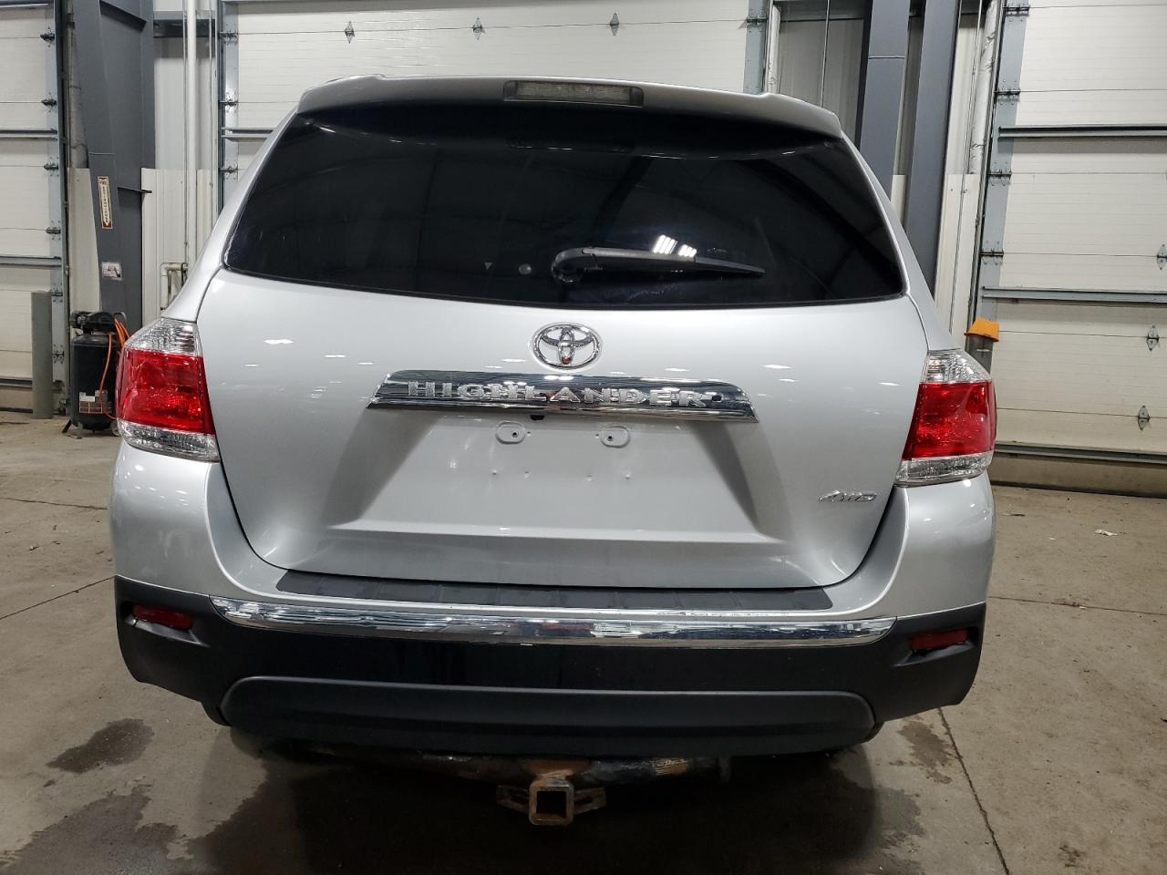 2013 Toyota Highlander Base vin: 5TDBK3EH5DS250095