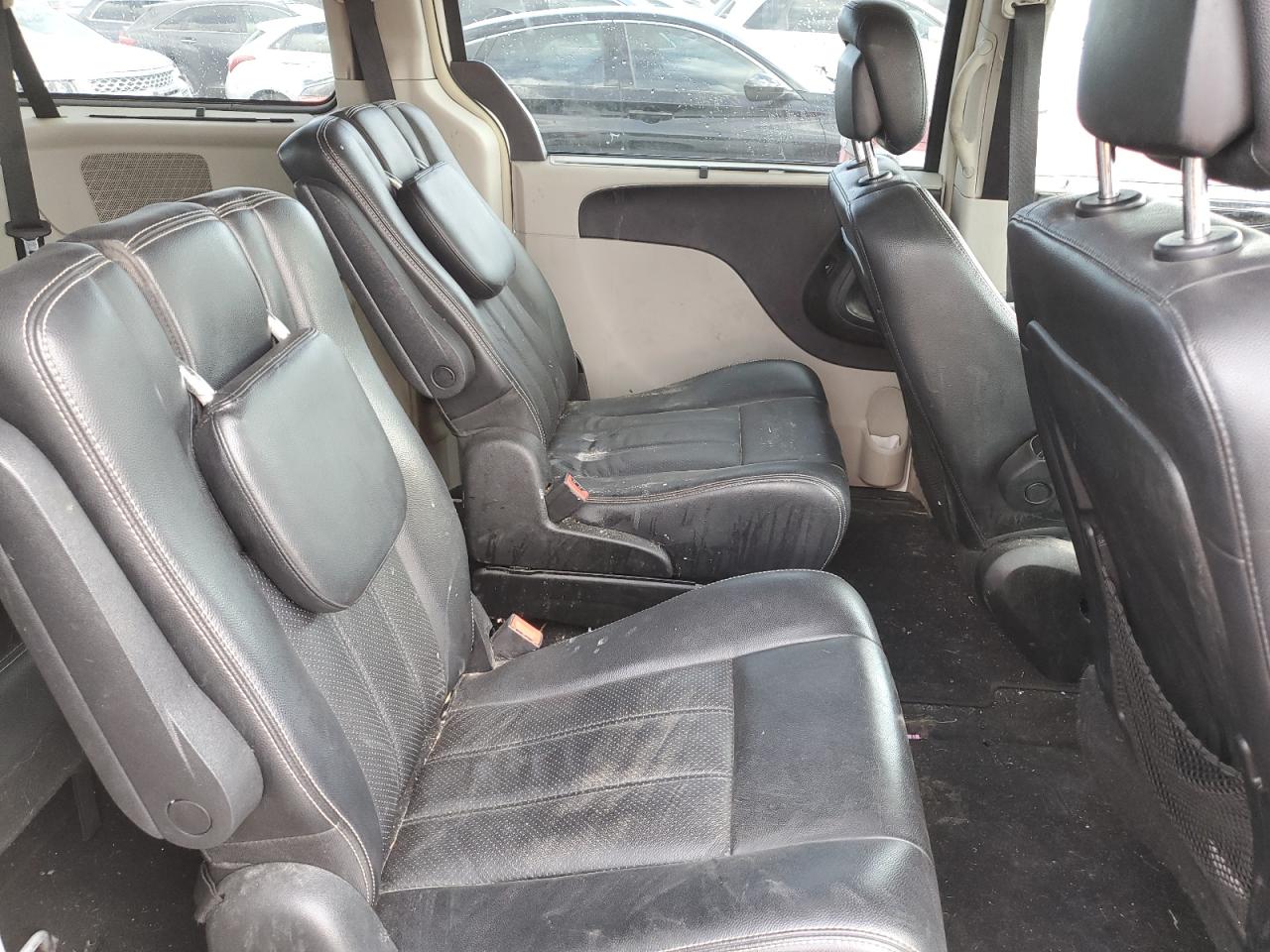 2A4RR8DG9BR609495 2011 Chrysler Town & Country Touring L