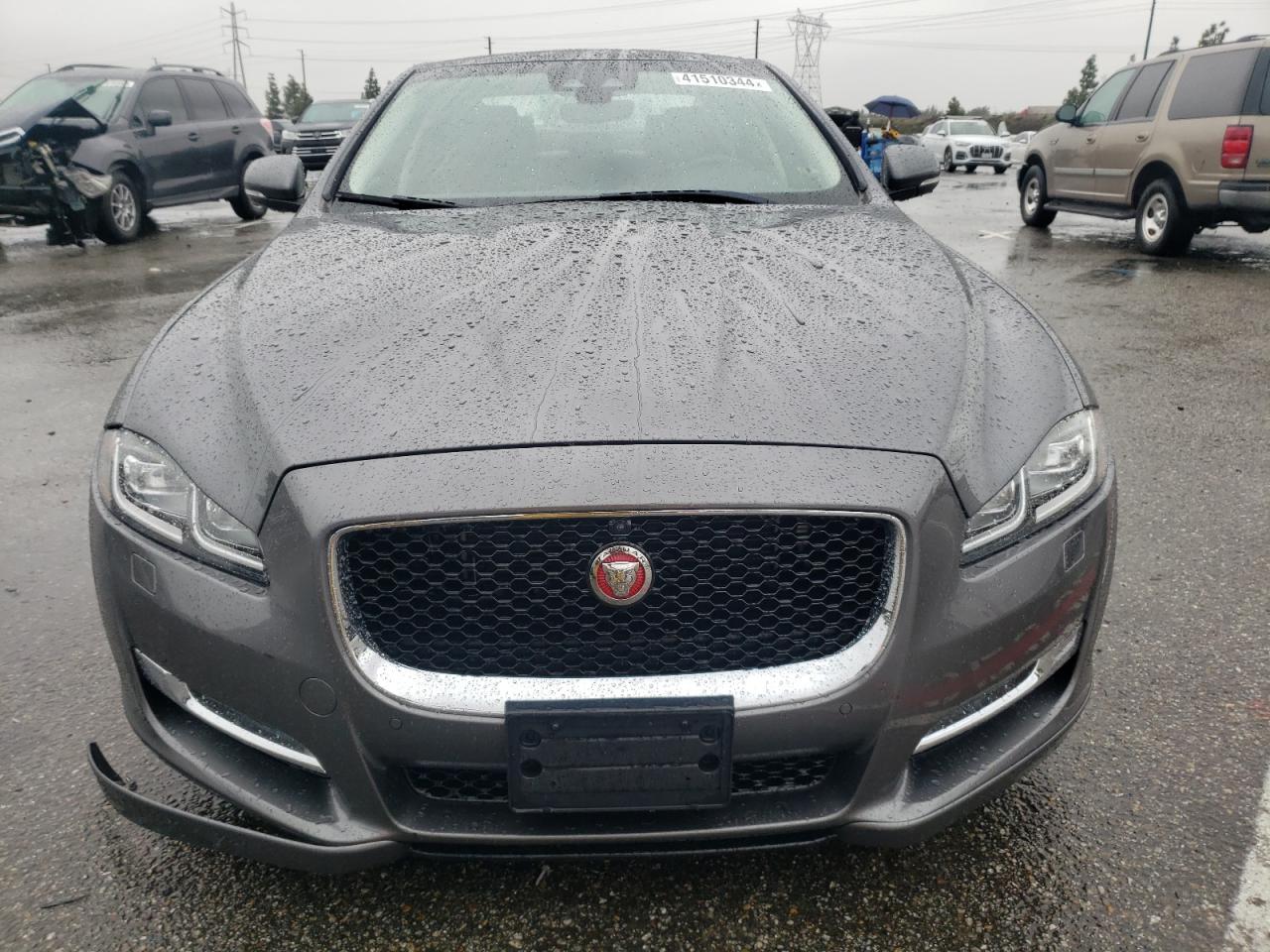 SAJWA1C79K8W19532 2019 Jaguar Xj R - Sport