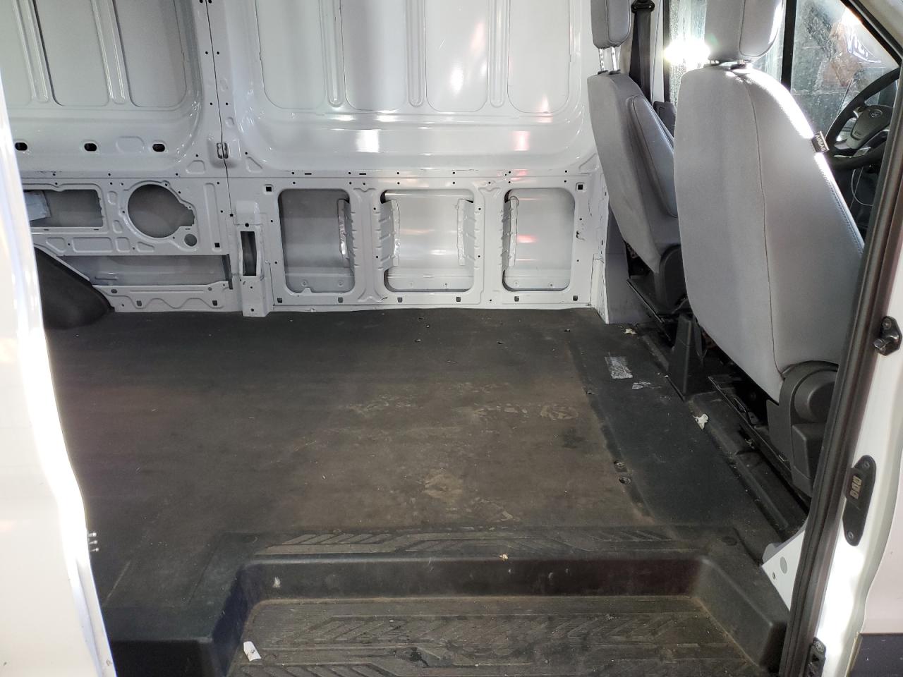 1FTYR2CM9KKB60047 2019 Ford Transit T-250