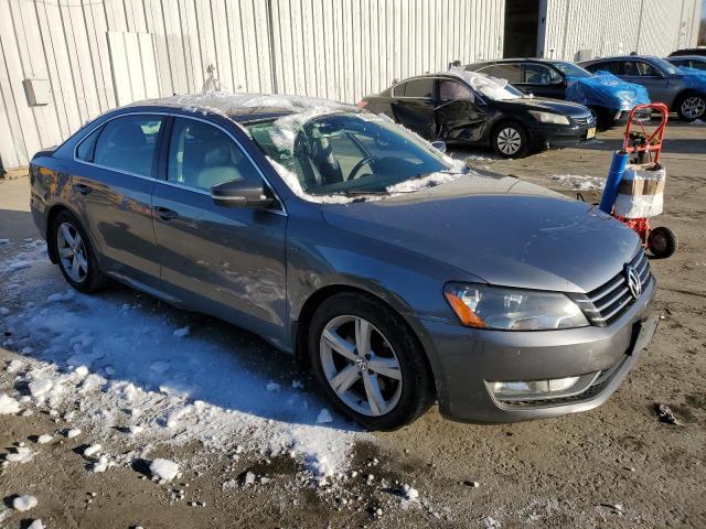 2015 VOLKSWAGEN PASSAT S 1VWAT7A35FC118384