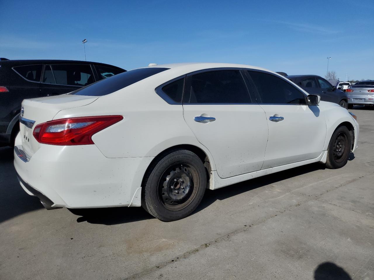 1N4AL3AP0GC187215 2016 Nissan Altima 2.5