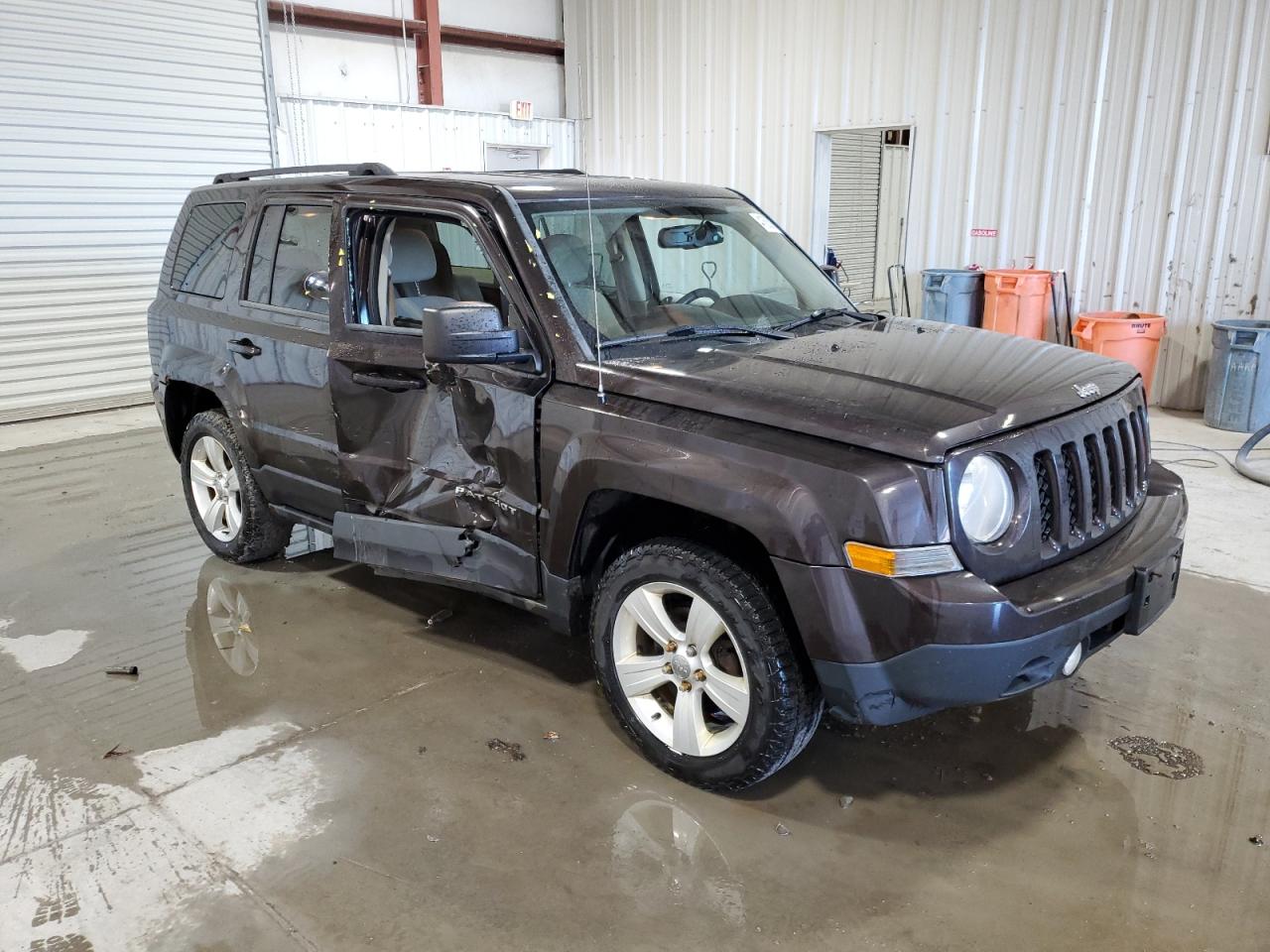 2014 Jeep Patriot Latitude vin: 1C4NJRFB0ED588627