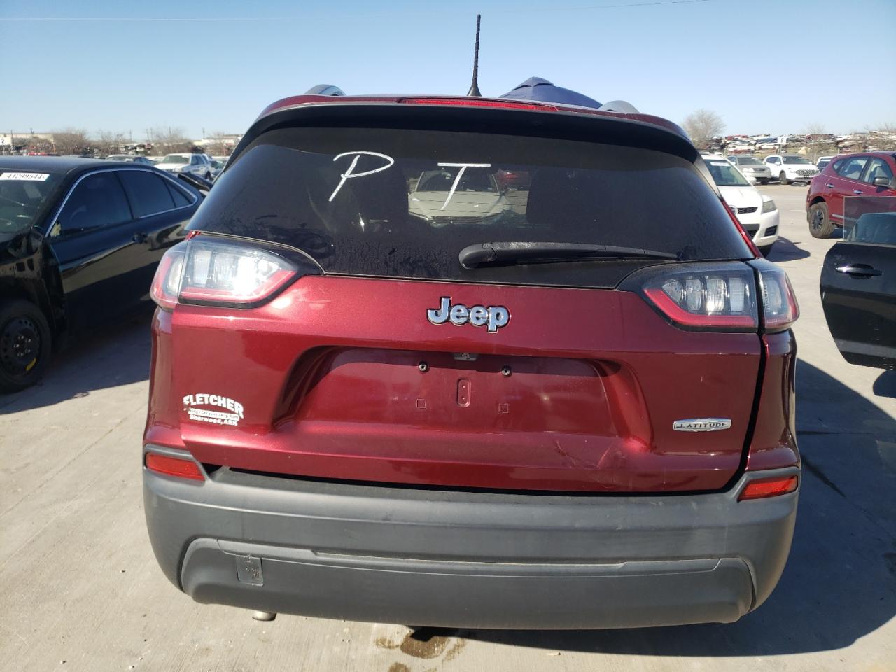 1C4PJLCB6KD129978 2019 Jeep Cherokee Latitude