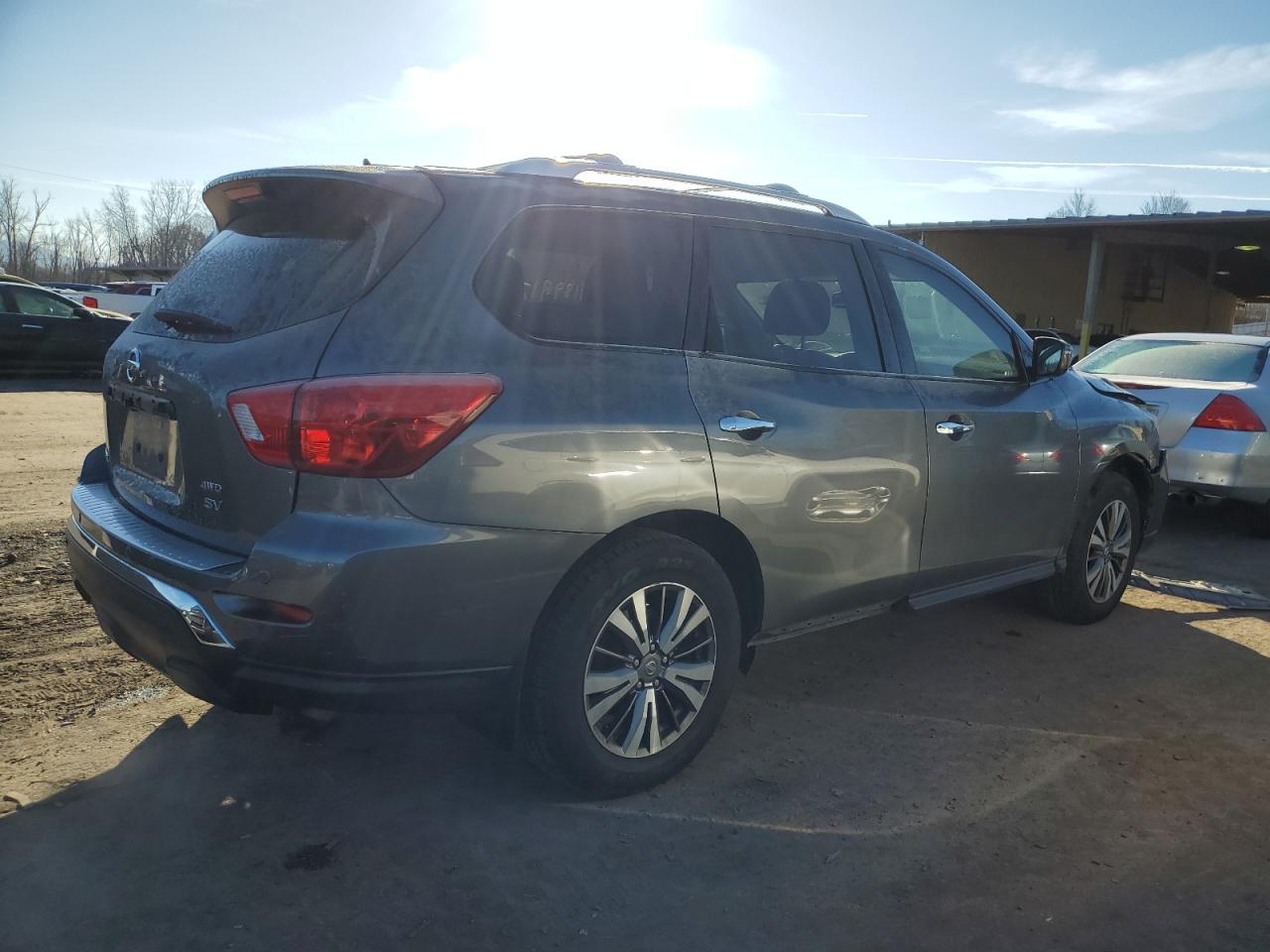 2018 Nissan Pathfinder S vin: 5N1DR2MM3JC670542