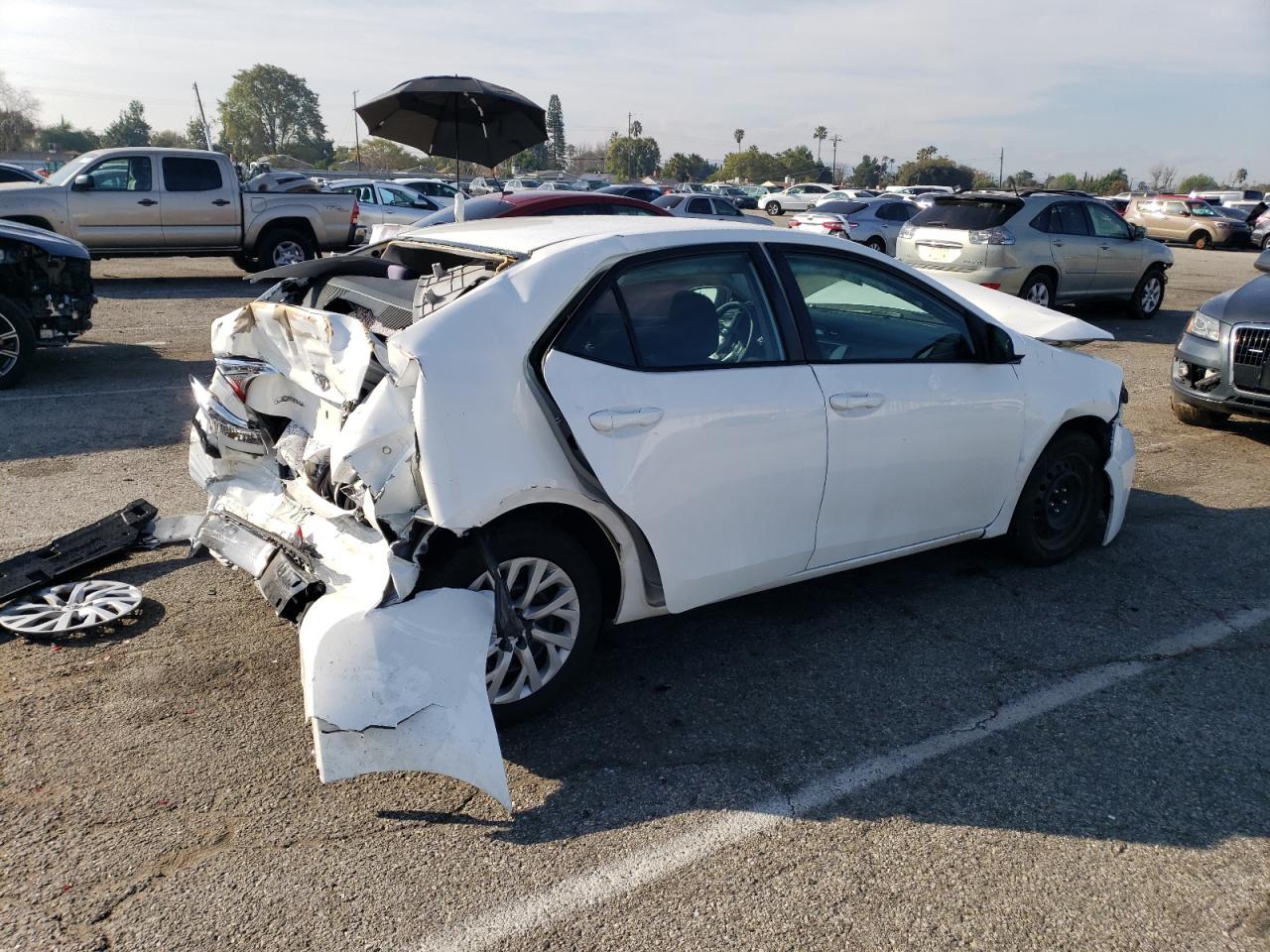 2018 Toyota Corolla L vin: 5YFBURHE7JP794858