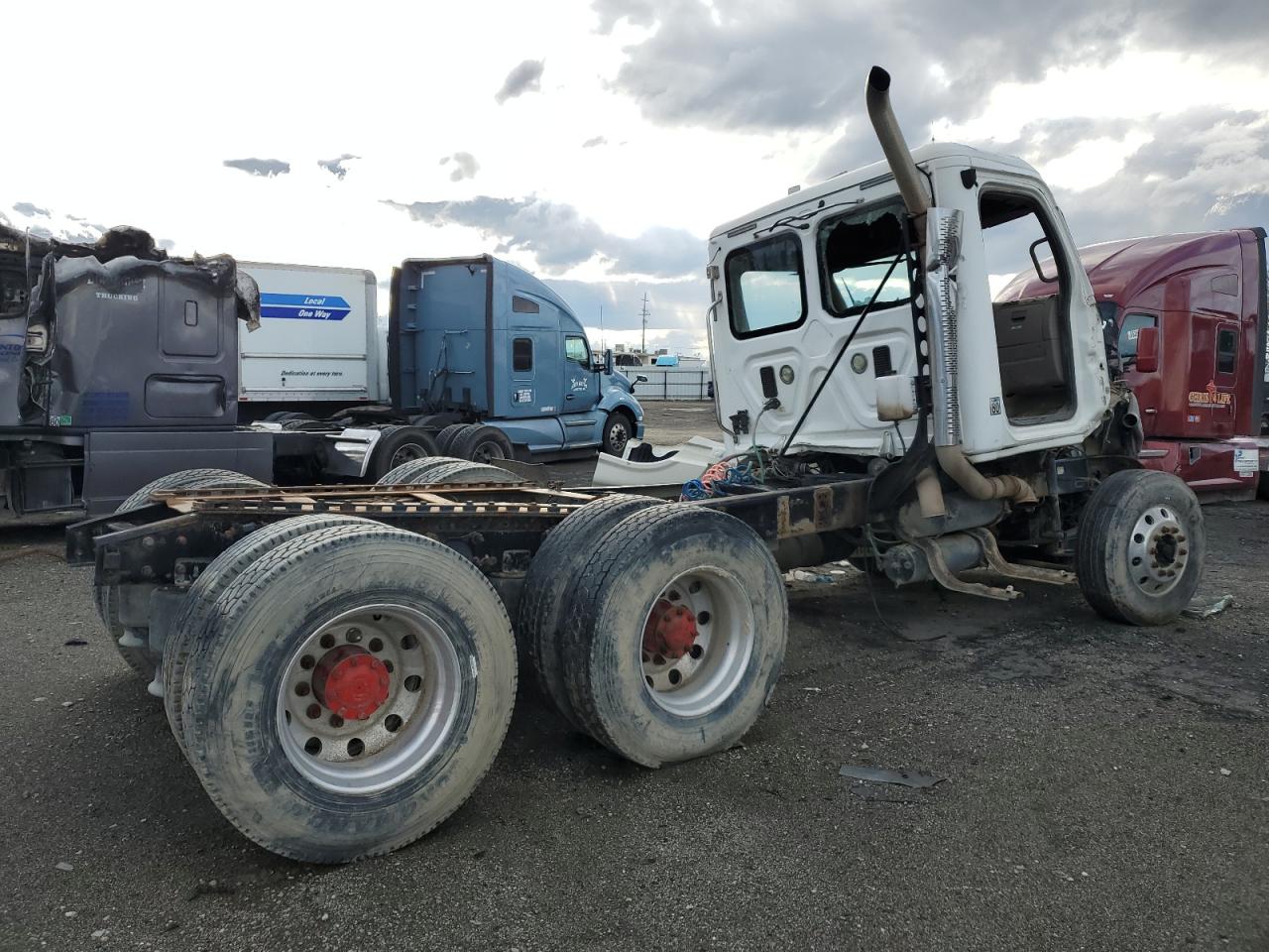 1FUJGBDV3ALAM8654 2010 Freightliner Cascadia 113