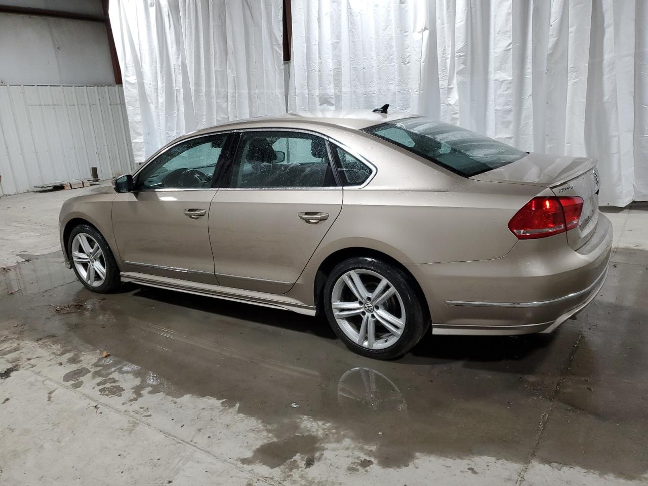 1VWCM7A32FC027837 2015 Volkswagen Passat Sel