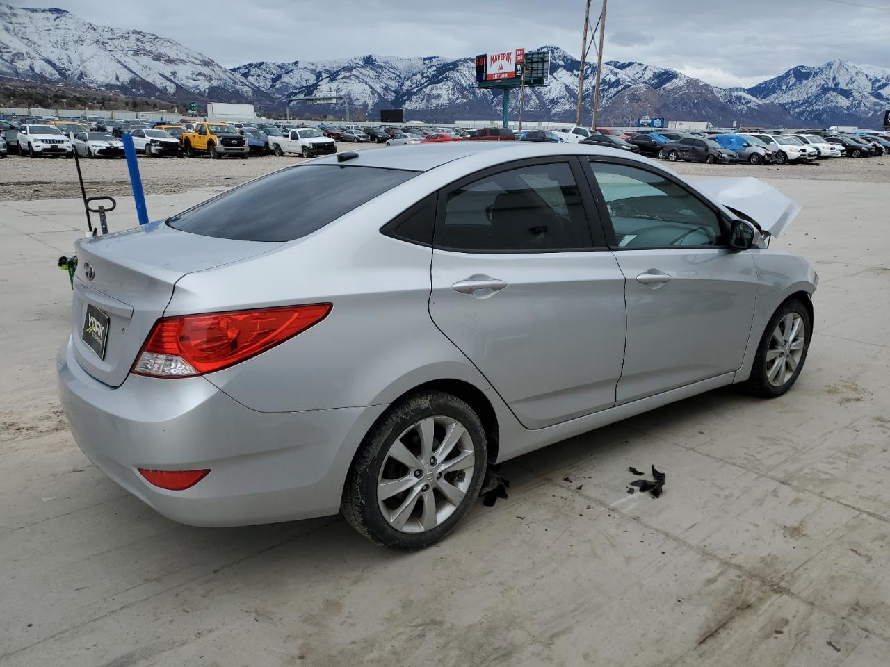 KMHCU4AE6EU746340 2014 Hyundai Accent Gls