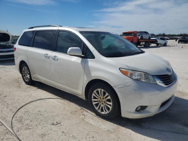 2016 TOYOTA SIENNA XLE 5TDYK3DC7GS764485