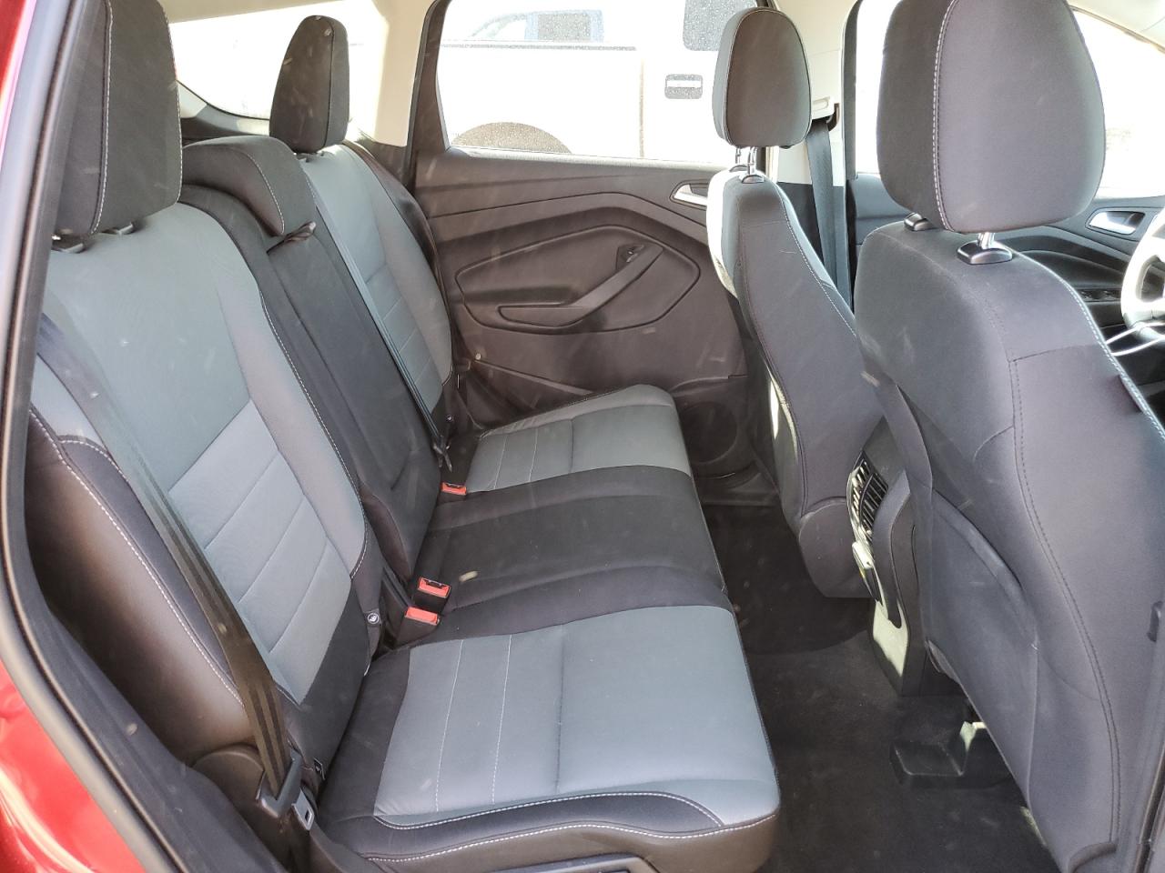 VIN: 1FMCU9G90GUA85981 2016 FORD ESCAPE