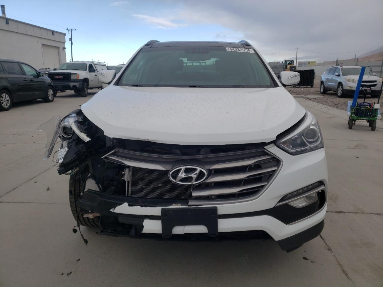 5XYZWDLA1HG502099 2017 Hyundai Santa Fe Sport