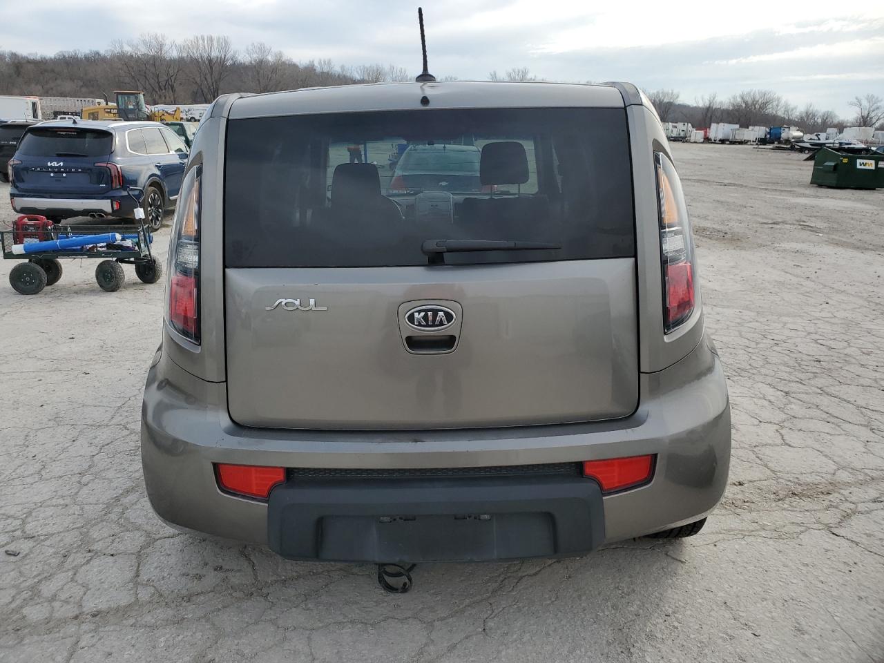 KNDJT2A23B7212280 2011 Kia Soul +