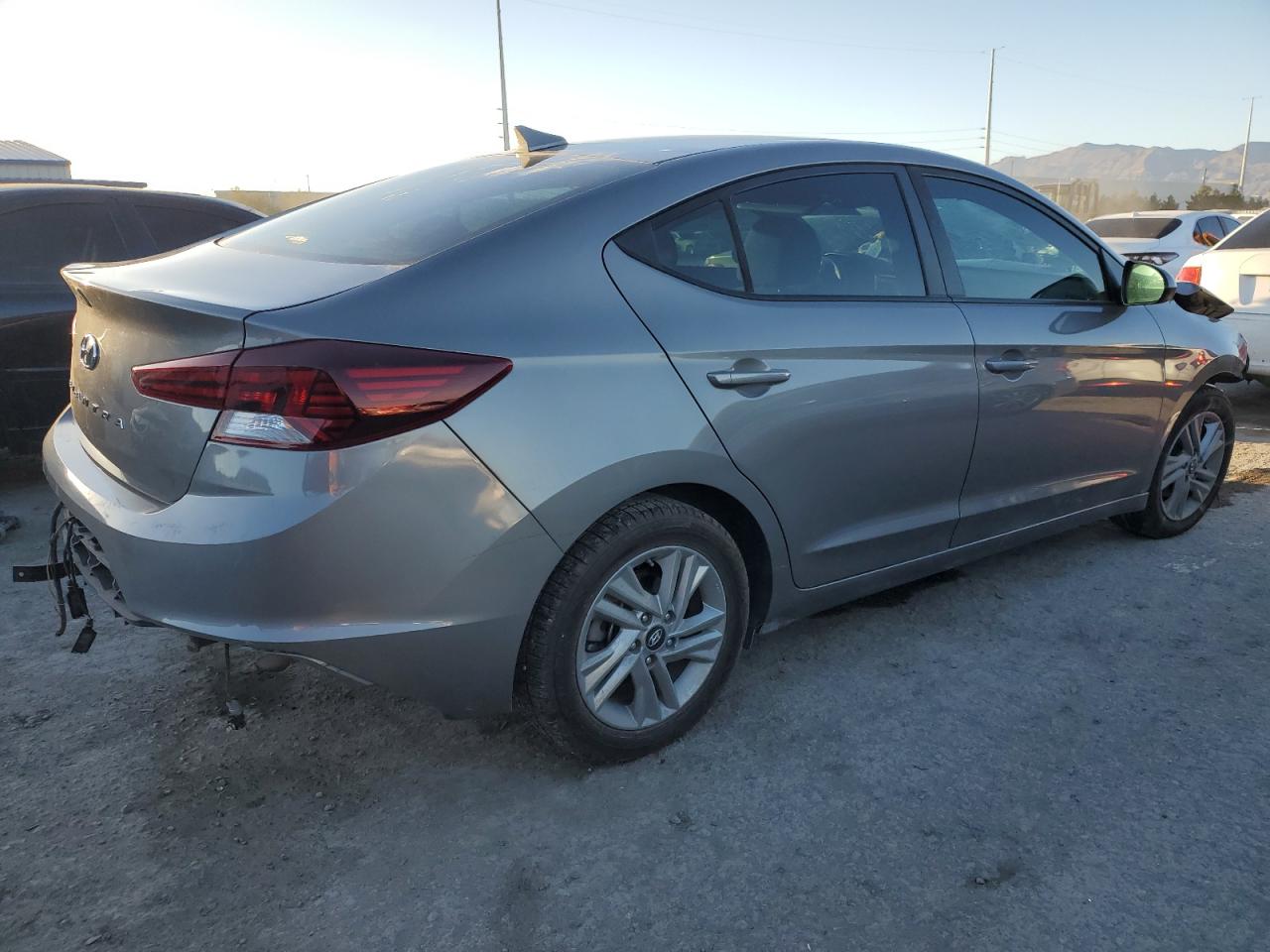 2020 Hyundai Elantra Sel vin: KMHD84LF8LU915561