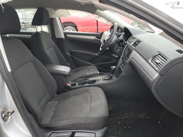 2017 VOLKSWAGEN PASSAT S 1VWAT7A32HC033358