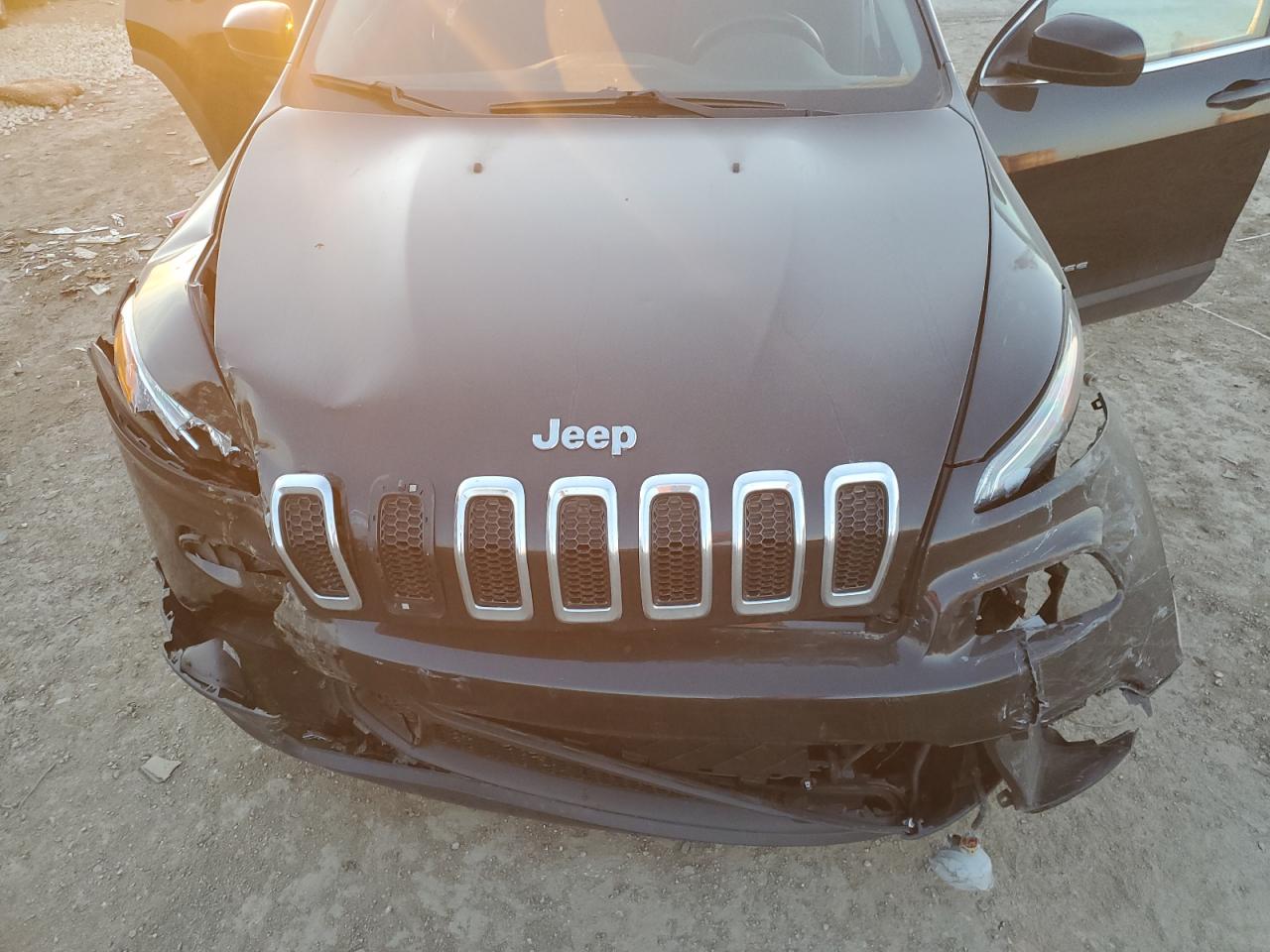 1C4PJMCB1GW117366 2016 Jeep Cherokee Latitude