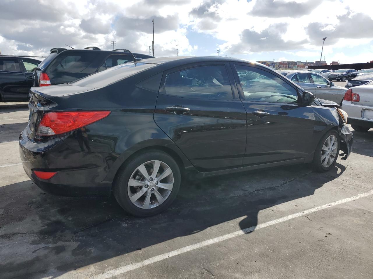 KMHCU4AE0DU380681 2013 Hyundai Accent Gls
