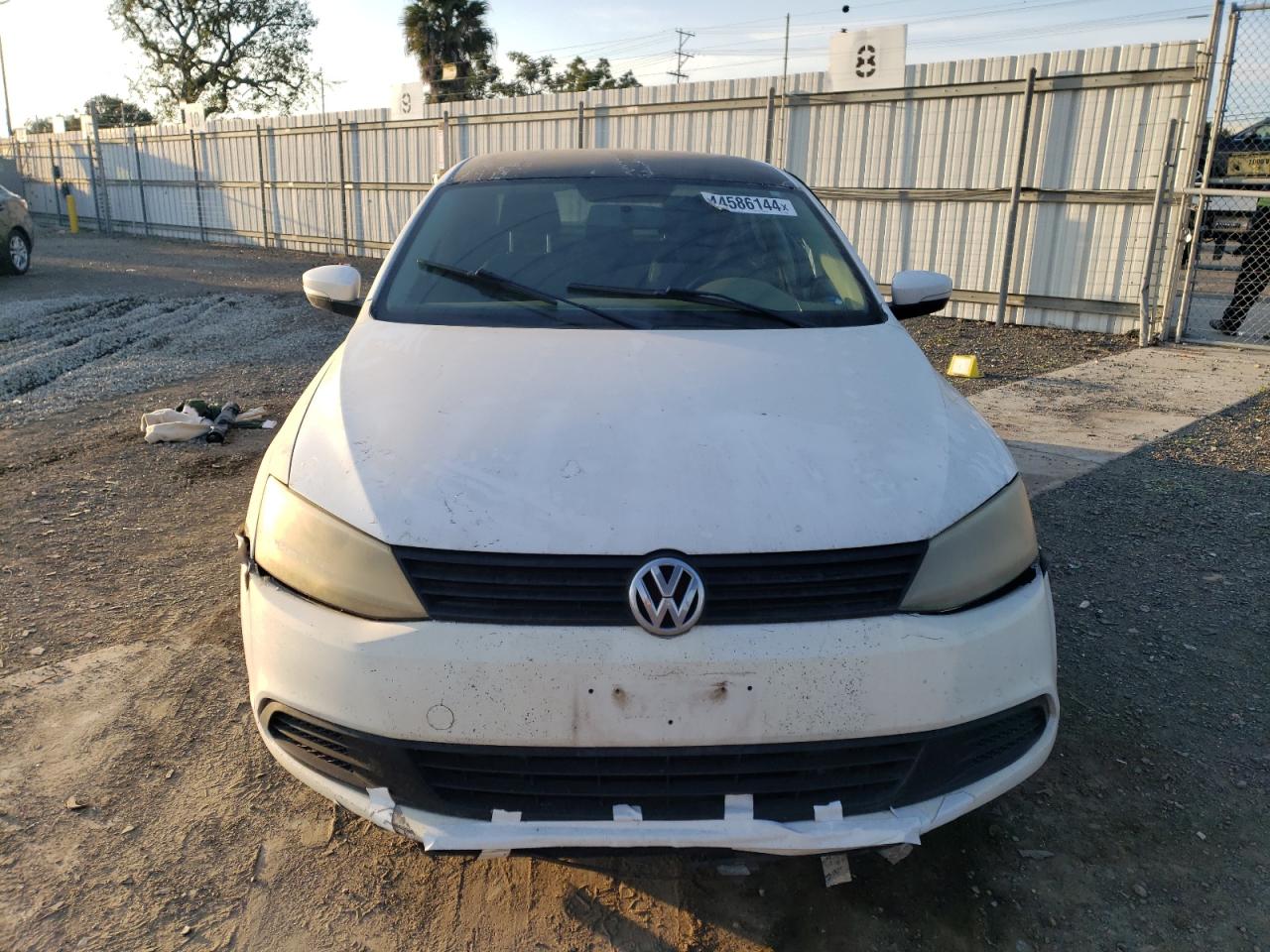 3VWDZ7AJ5BM048808 2011 Volkswagen Jetta Se