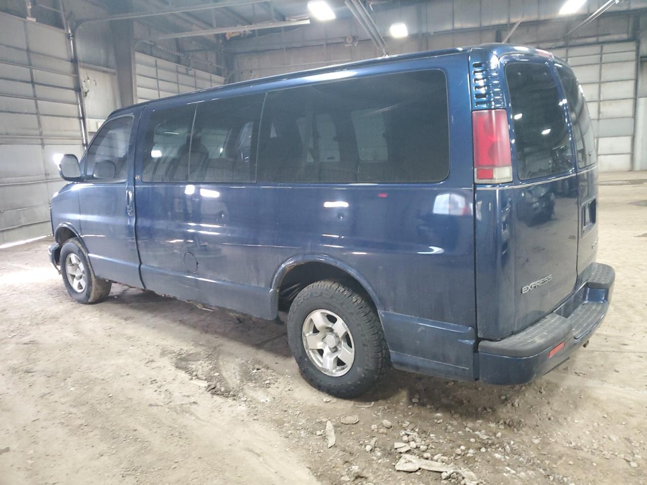 1GNFG65RX11205960 2001 Chevrolet Express G1500