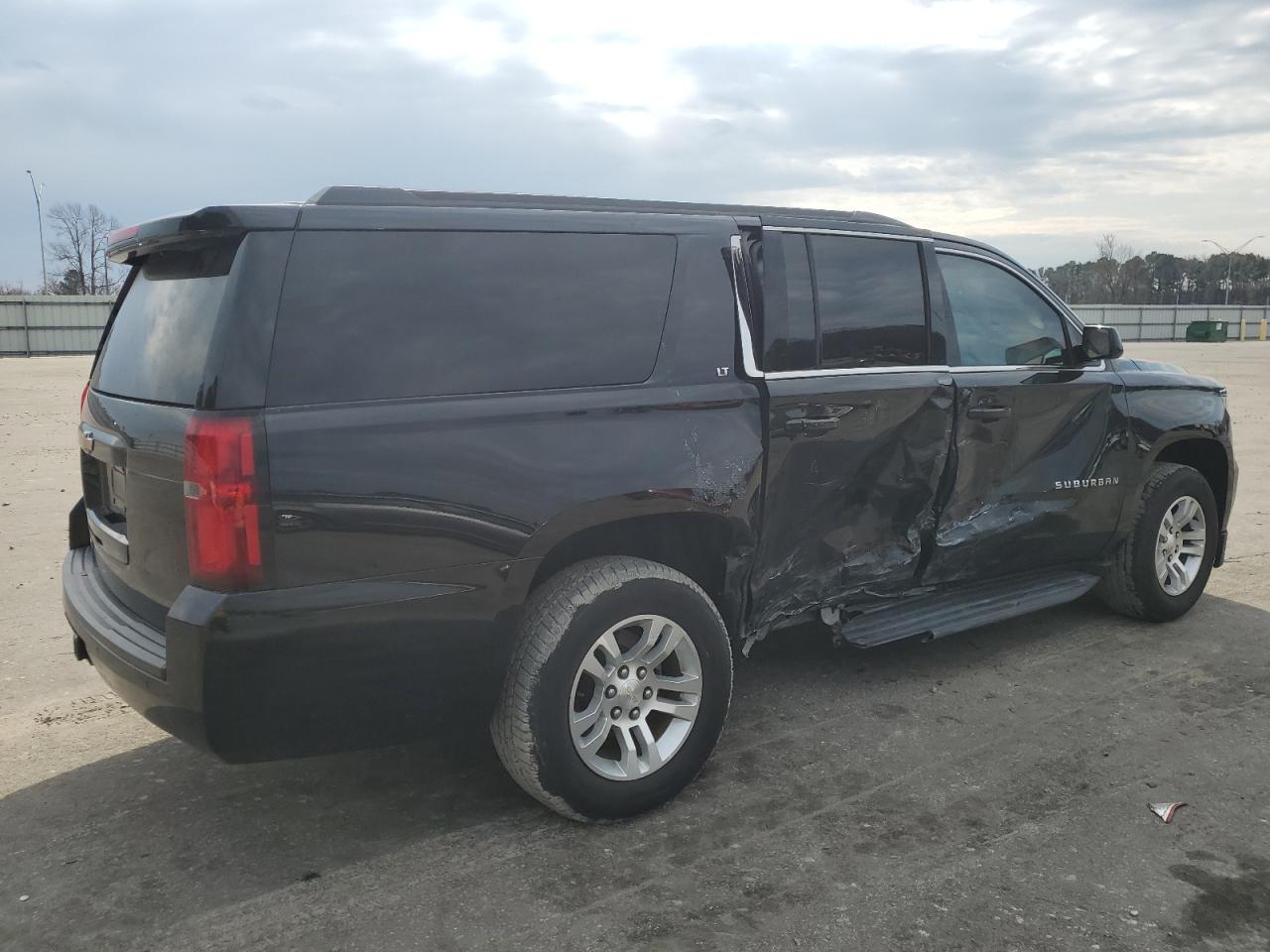 1GNSCHKC3JR336655 2018 Chevrolet Suburban C1500 Lt