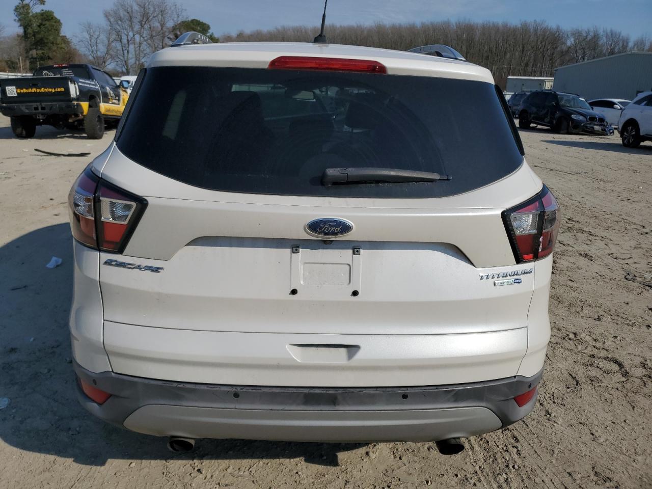 1FMCU9J94HUC41028 FORD ESCAPE 2017