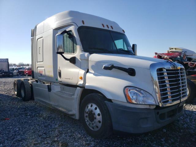 Lot #2396775169 2015 FREIGHTLINER CASCADIA 1 salvage car