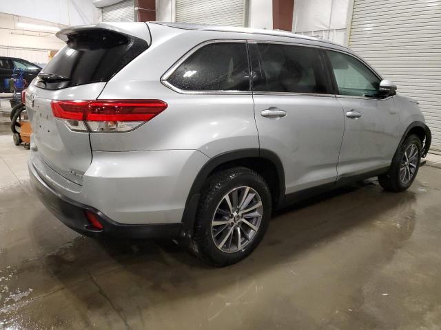 VIN 5TDJZRFH3KS599617 2019 Toyota Highlander, SE no.3